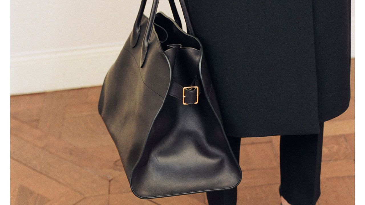 完売続出。今投資すべき、ザ・ロウの「マルゴー」と「マルロ」バッグ