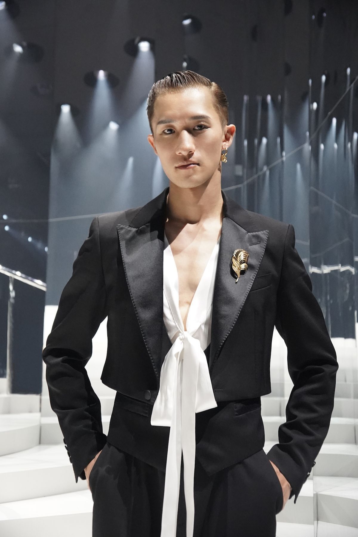 Snow Manの岩本照が魅せたブラック＆ホワイト── ドルチェ