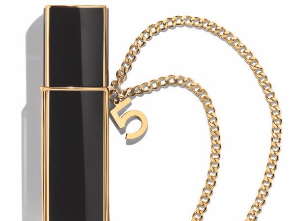 アクセサリーのようなルックスに心踊る。「シャネル N°5」の