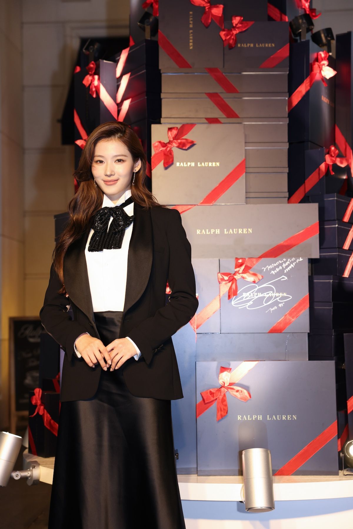 TWICEのSANAがラルフ ローレン表参道のツリー点灯式に登場！イベントの