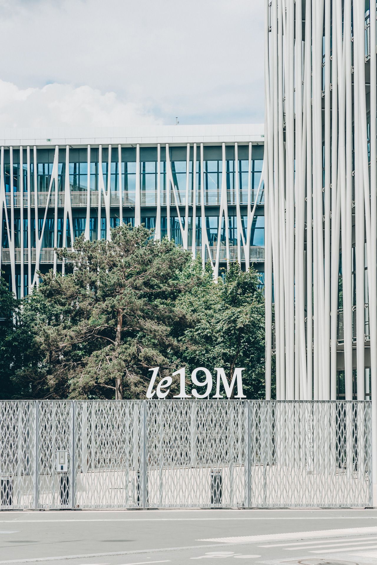 シャネルが東京でメティエダールの真髄を披露。「la Galerie du 19M