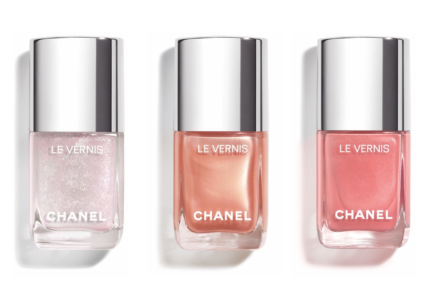 シャネルの限定ネイルカラーで輝きを灯す夏ムードの指先にアップデート