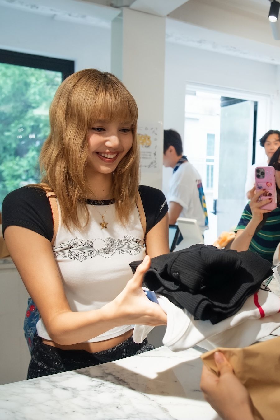 BLACKPINKのリサが1日限定のフリーマーケットをソウルで開催。現地から