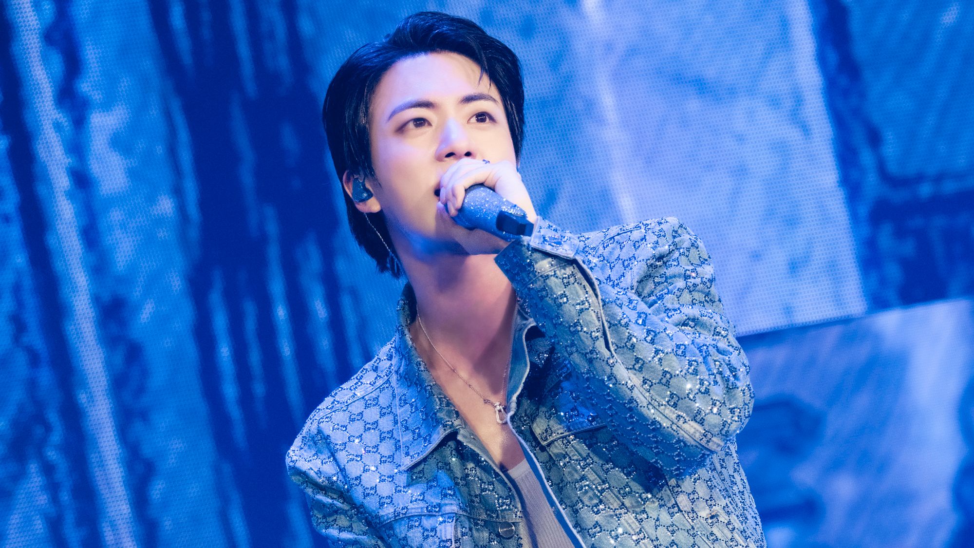 BTSのJIN、グッチの衣装＆フレッドのジュエリーを纏って