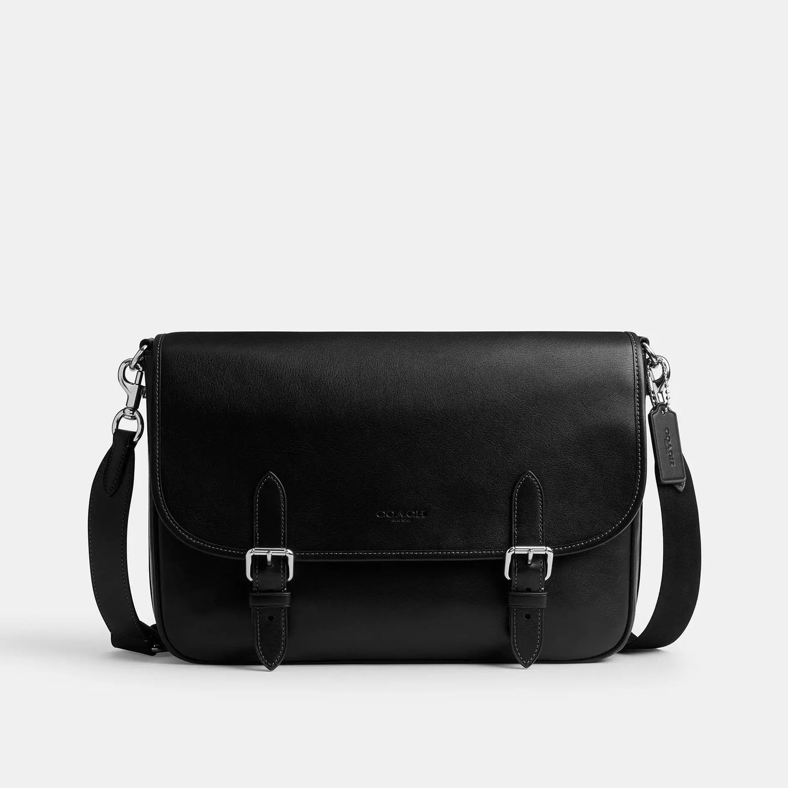 プラダを着た悪魔2』、アン・ハサウェイ演じるアンディの“相棒バッグ