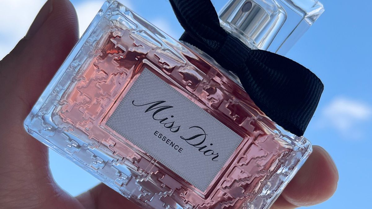 ミス ディオール——シプレーの再構築と“自由”がふくらむフレグランス