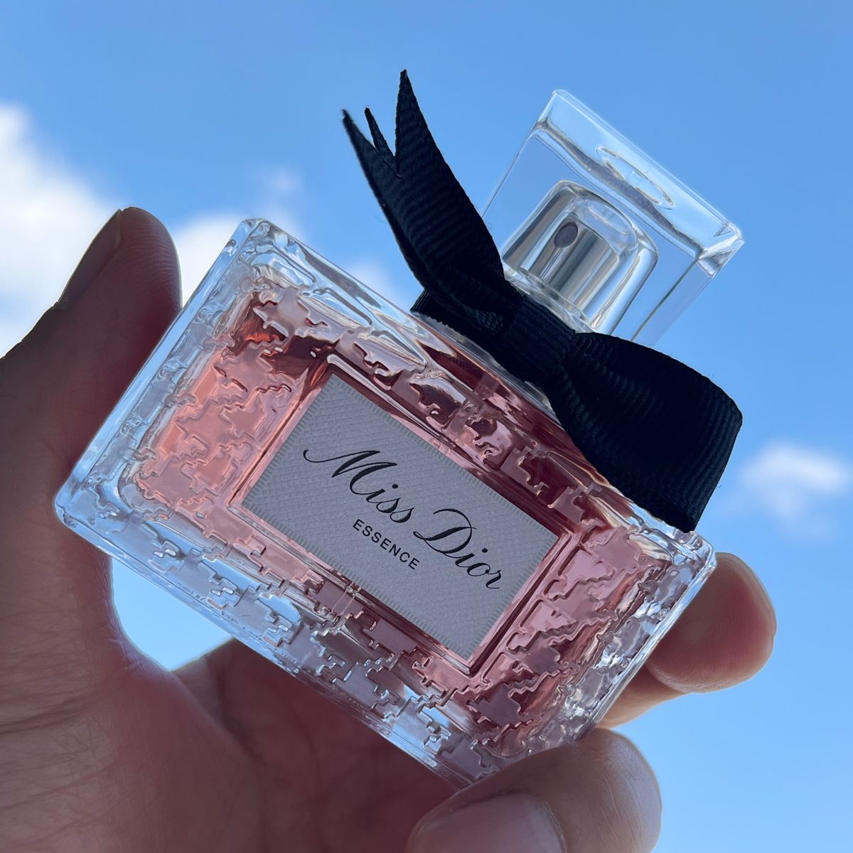 ミス ディオール——シプレーの再構築と“自由”がふくらむフレグランス