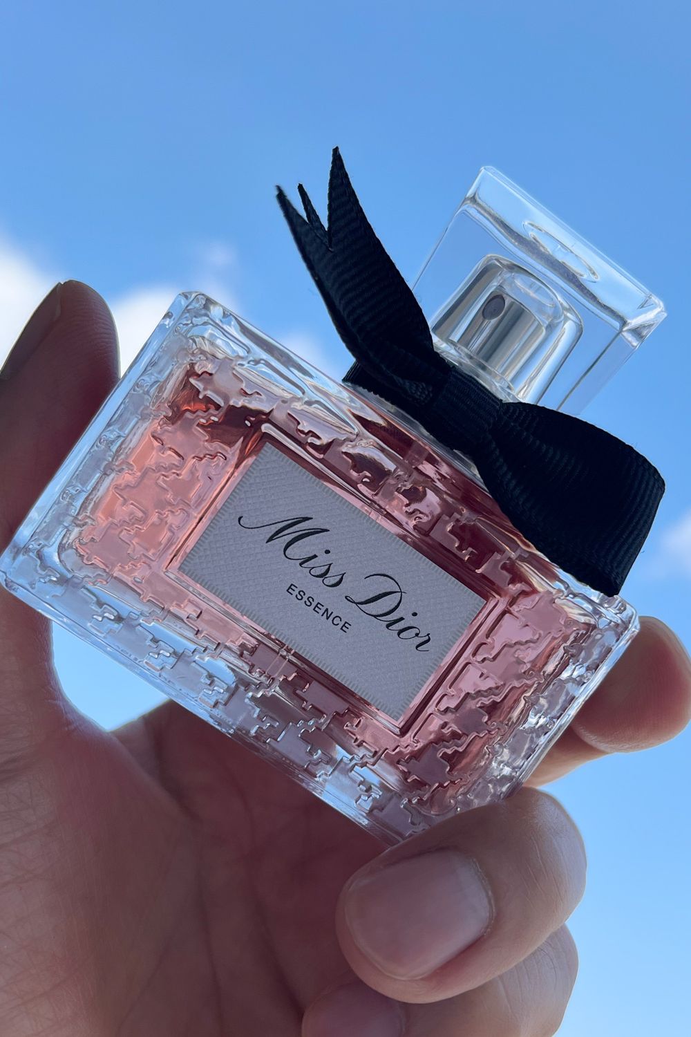 ミス ディオール——シプレーの再構築と“自由”がふくらむフレグランス