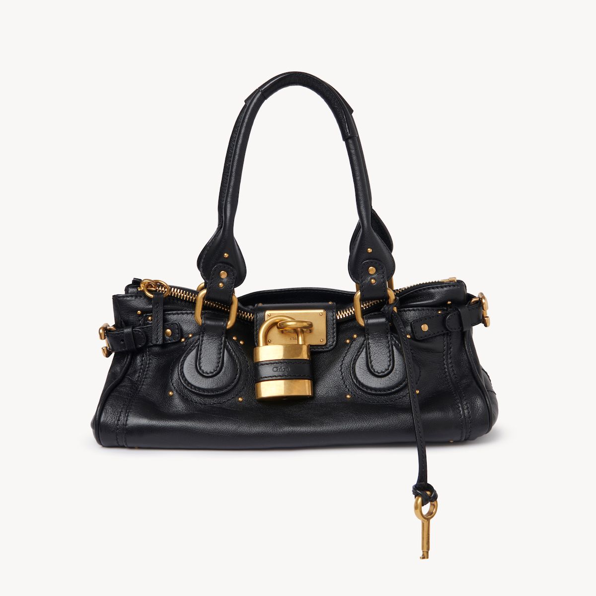 クロエの名品バッグ「パディントン」が20年ぶりに復活！MEOVVのアンナ