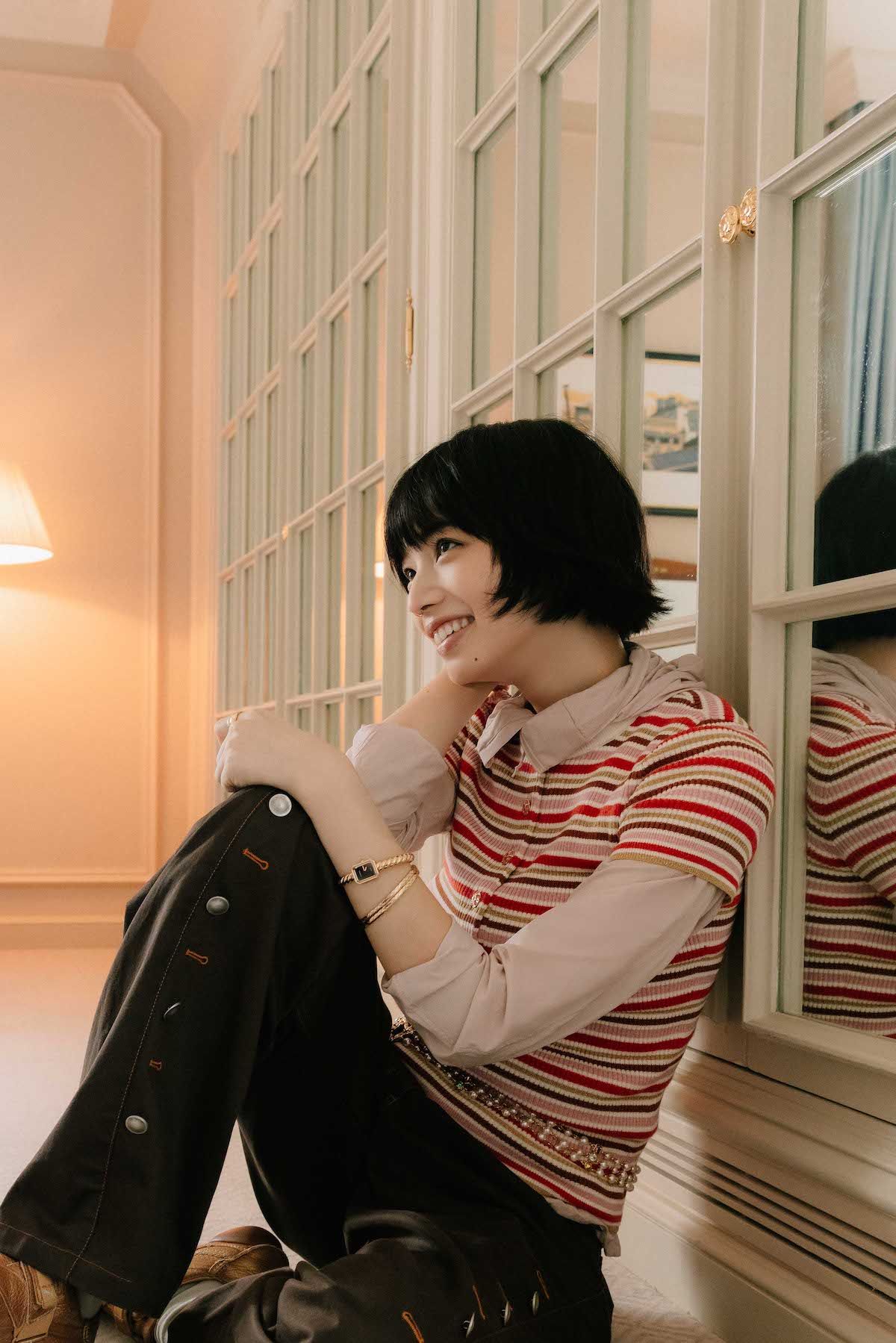 小松菜奈が纏う、シャネルの新作ウォッチ「プルミエール ガロン