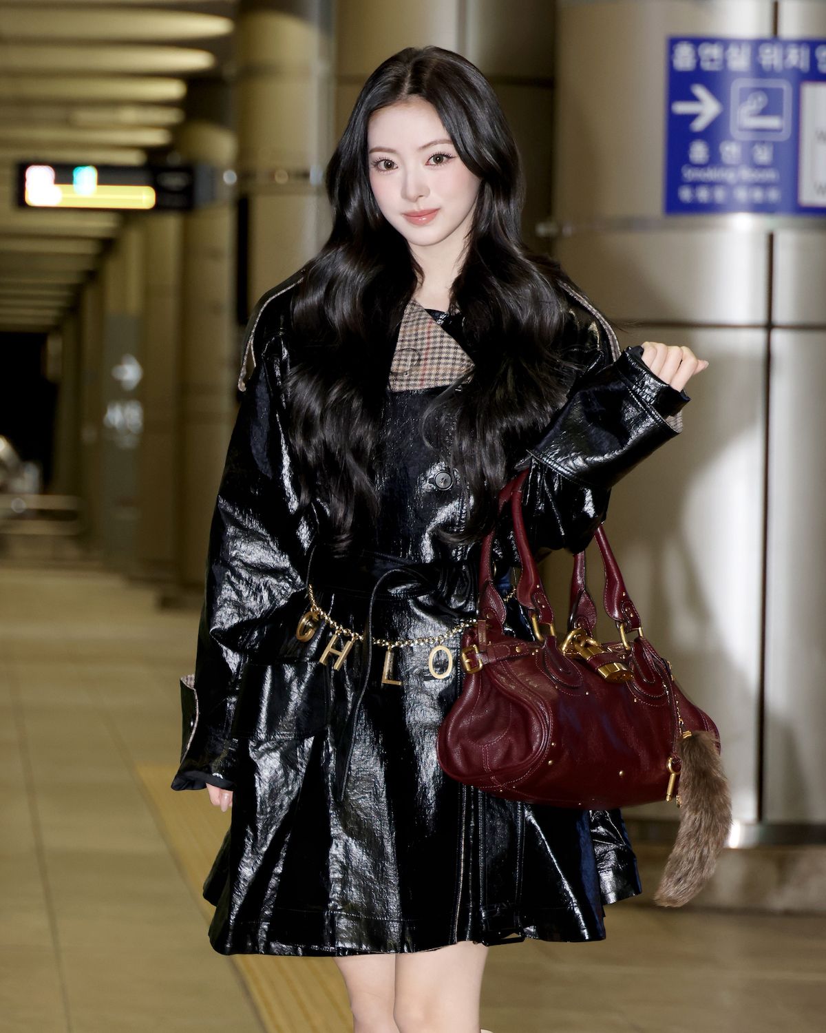 クロエの名品バッグ「パディントン」が20年ぶりに復活！MEOVVのアンナ