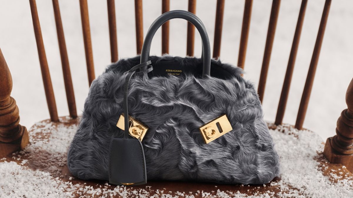 フェラガモ、阪急うめだ本店と伊勢丹新宿店で最新バッグにフォーカス