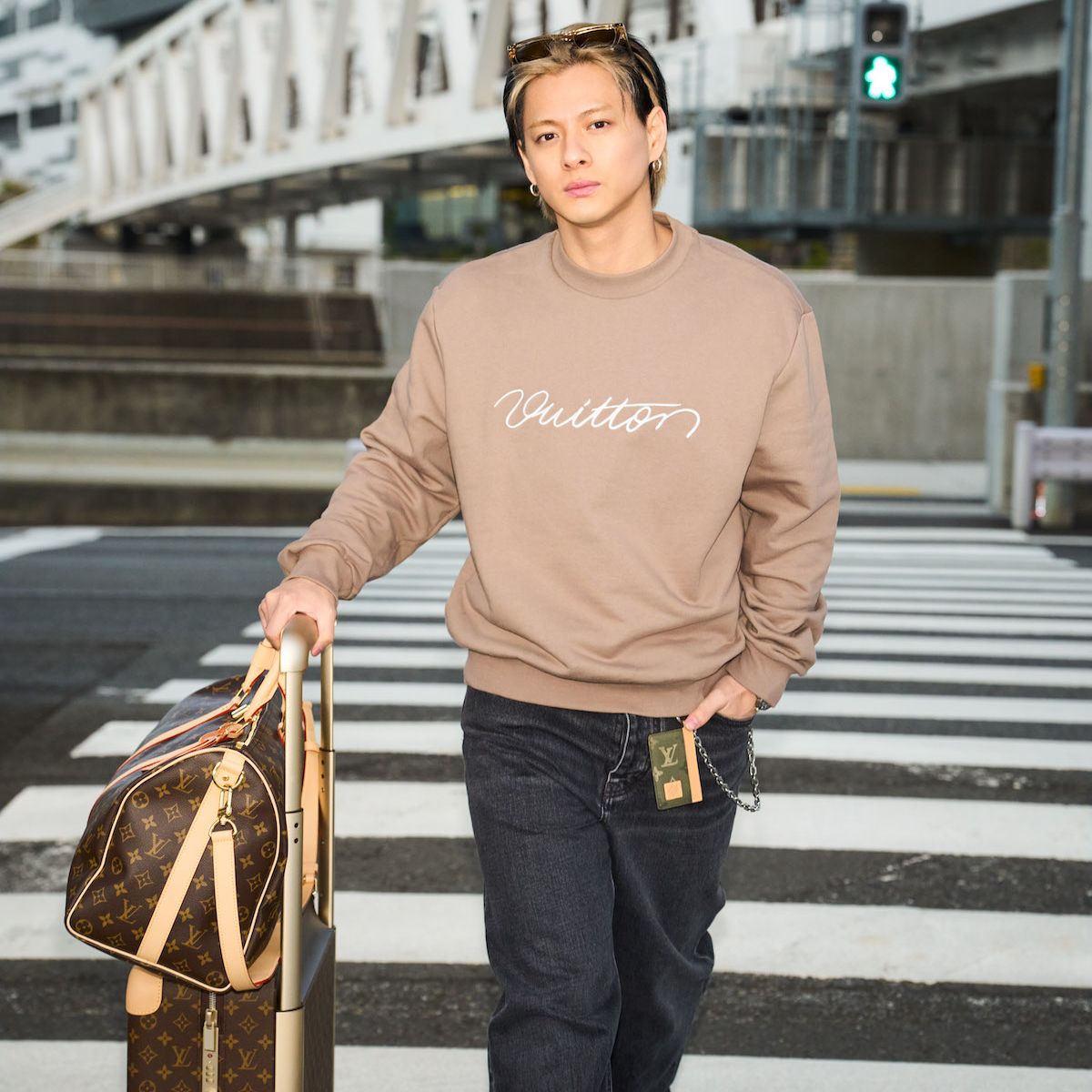 平野紫耀のルイ・ヴィトンを着用したエアポートスタイルが公開に