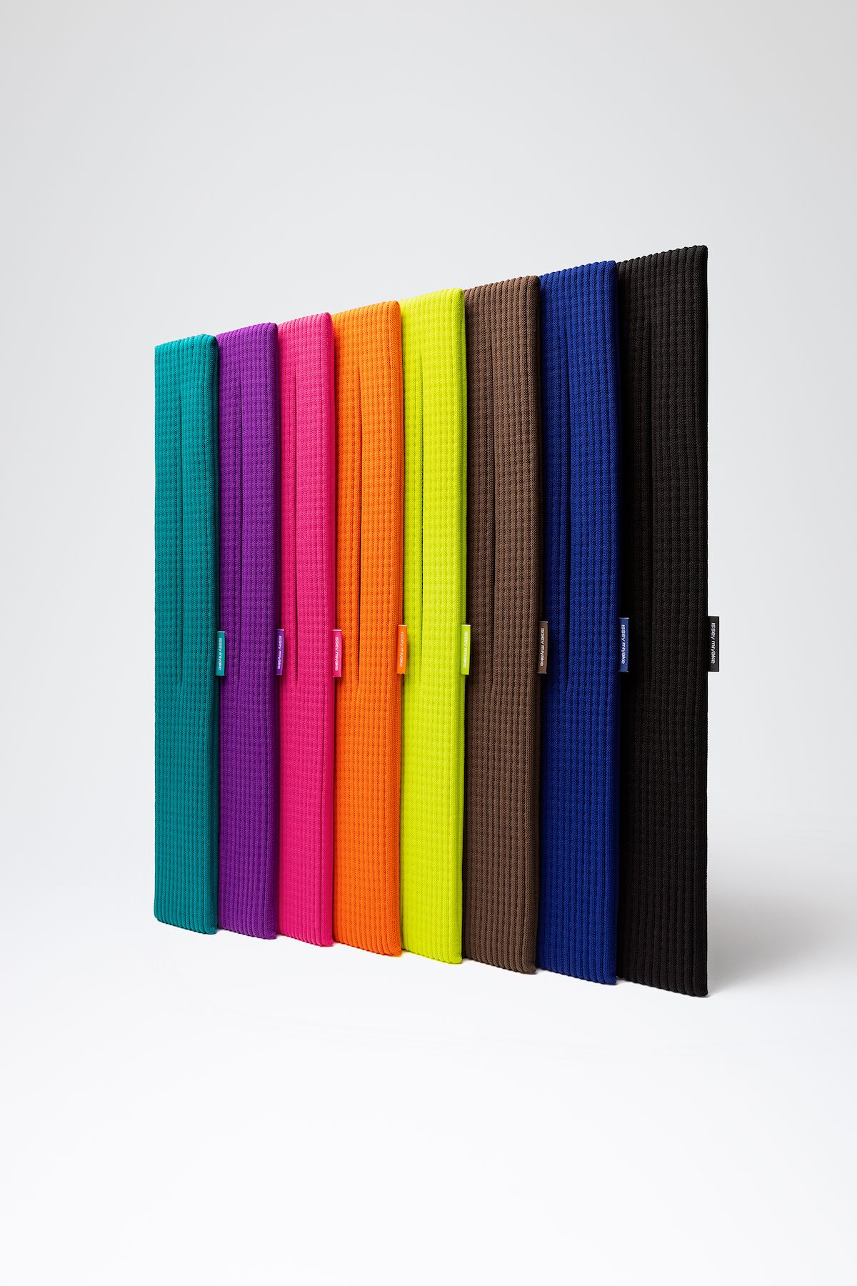 イッセイ ミヤケとAppleが協業プロジェクト「iPhone Pocket」を発表