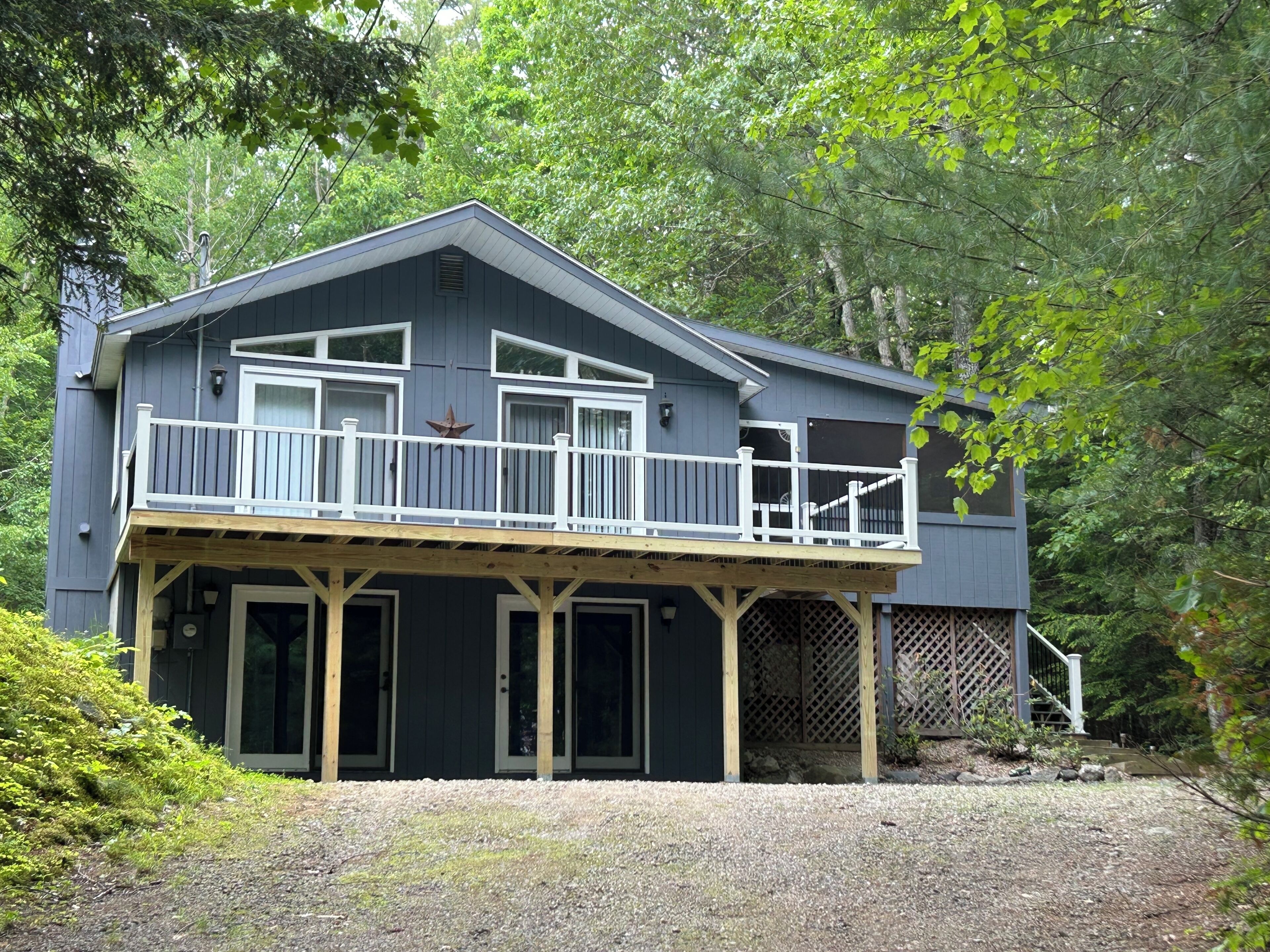 SPACIOUS & PRIVATE HOME - SUISSEVALE ON LAKE WINNIPESAUKEE