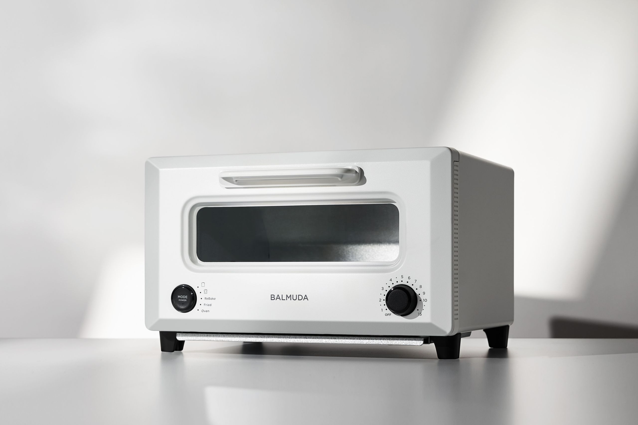 バルミューダは新型トースター「ReBaker」で、自らの“強み”に立ち返っ