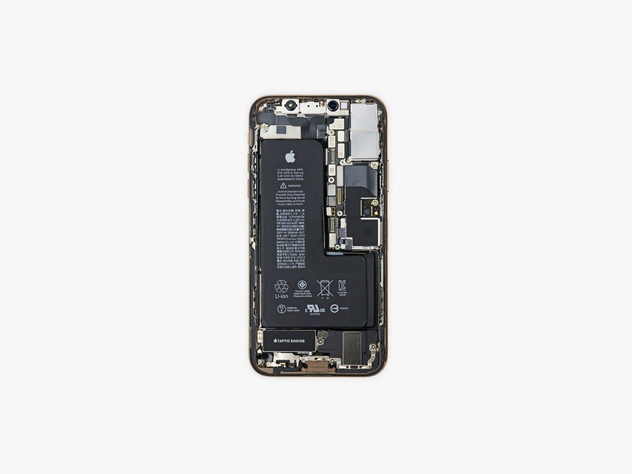 アップルの特許技術、iPhone XSのL字型バッテリーに隠された秘密