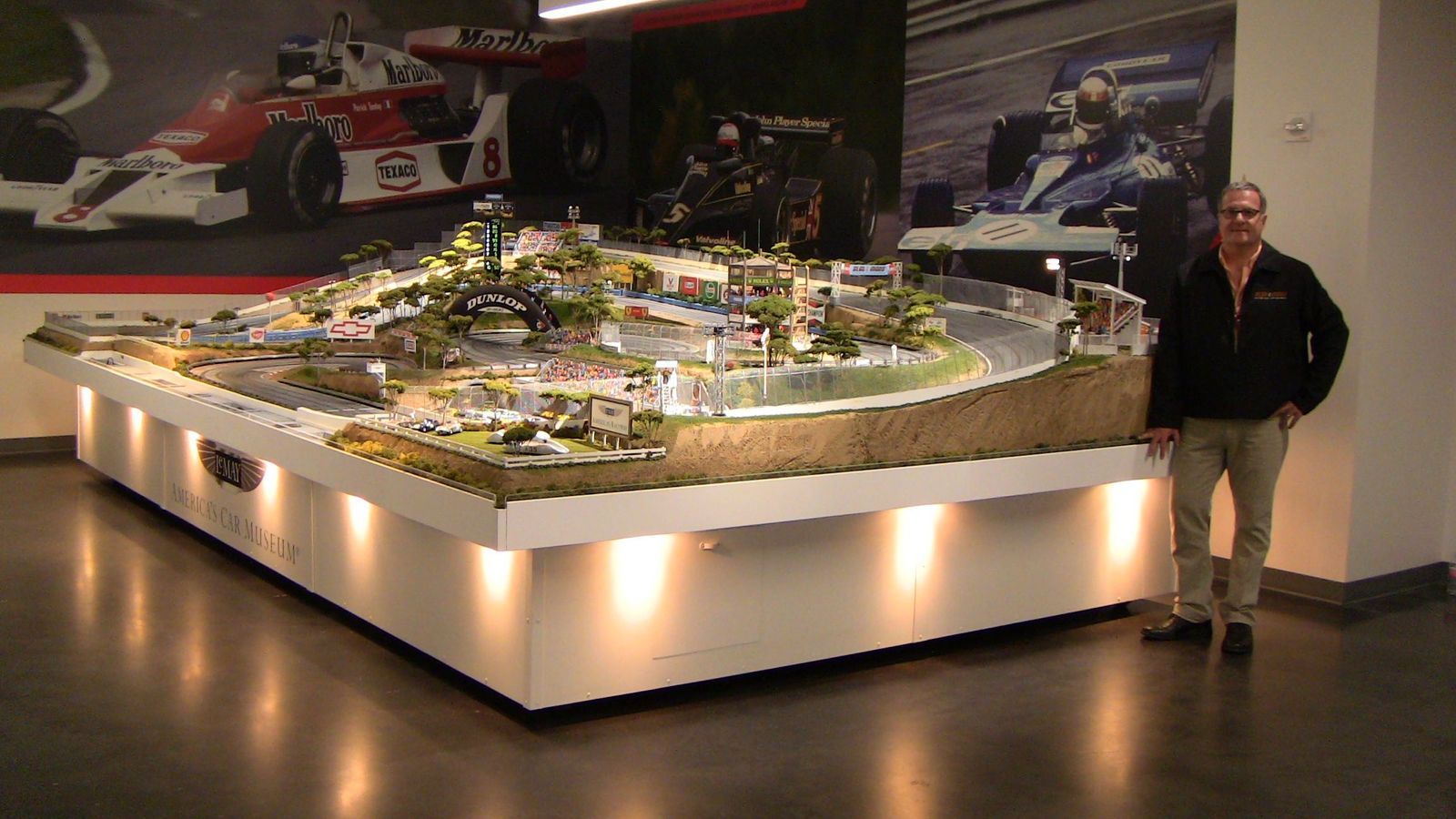 ポルシェより高価：大人のためのスロットレーシング | WIRED.jp