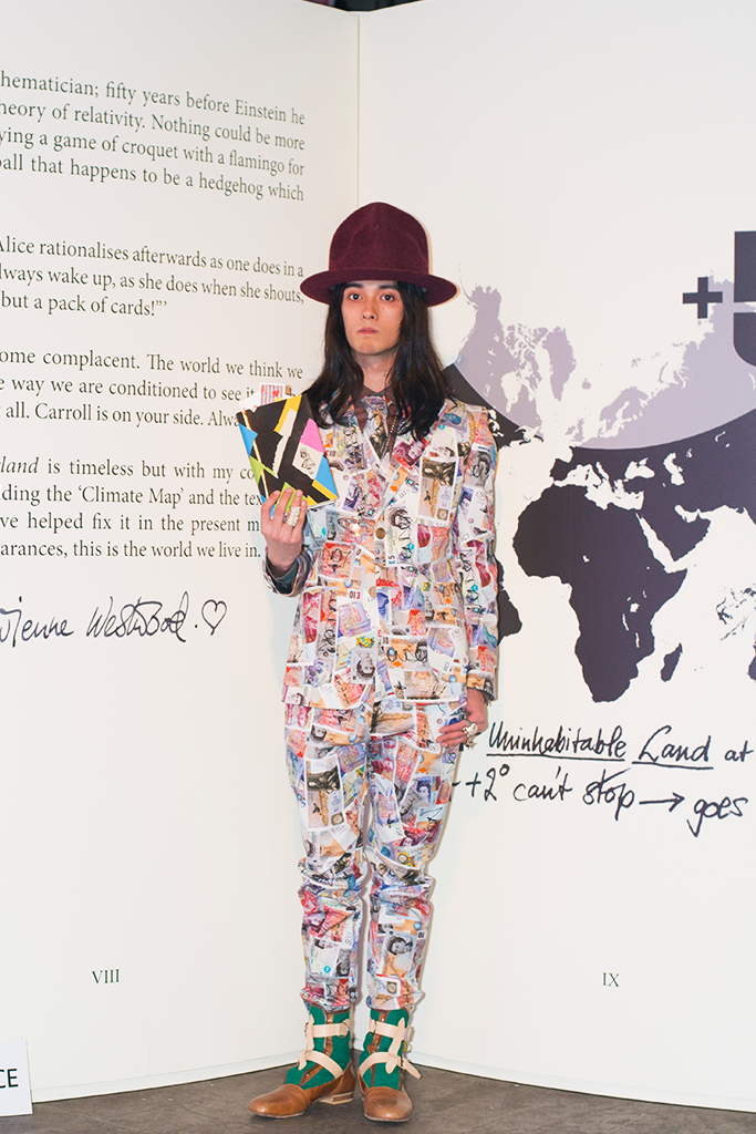 ヴィヴィアン」が「不思議の国のアリス」と