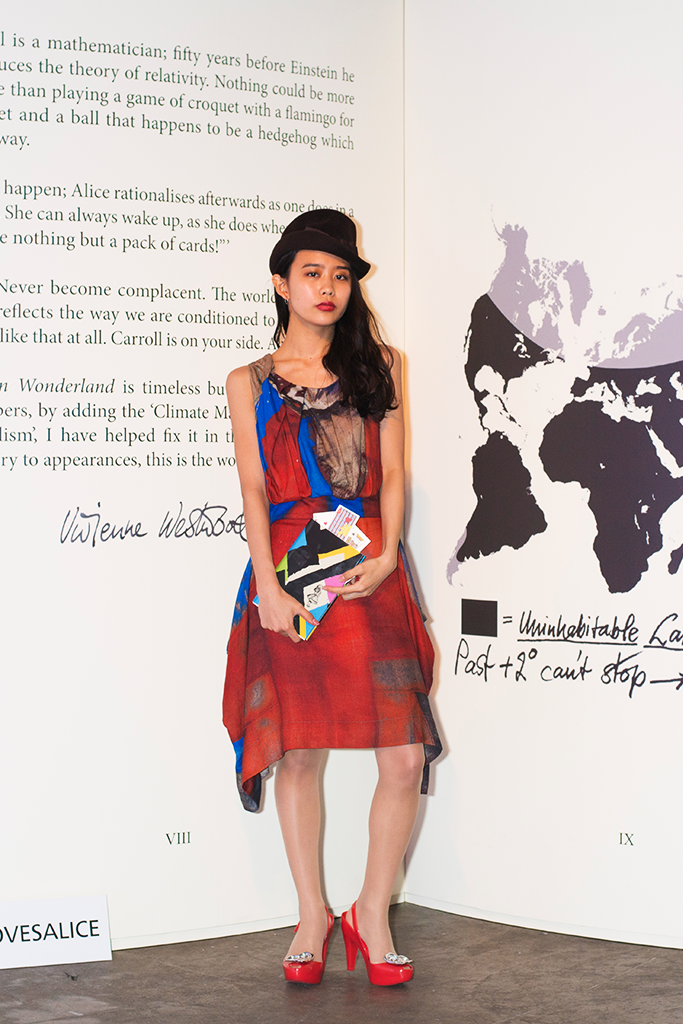 ヴィヴィアン」が「不思議の国のアリス」と