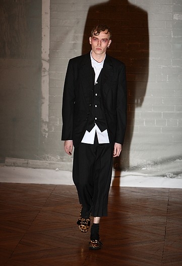 コム デ ギャルソン・オム プリュス」2009-10年秋冬パリ・メンズ