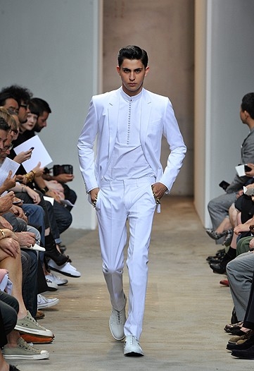 ジバンシィ バイ リカルド ティッシ」2010年春夏パリ・メンズ