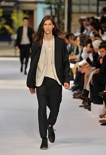 ディオール オム」2010年春夏パリ・メンズ・コレクション - WWDJAPAN