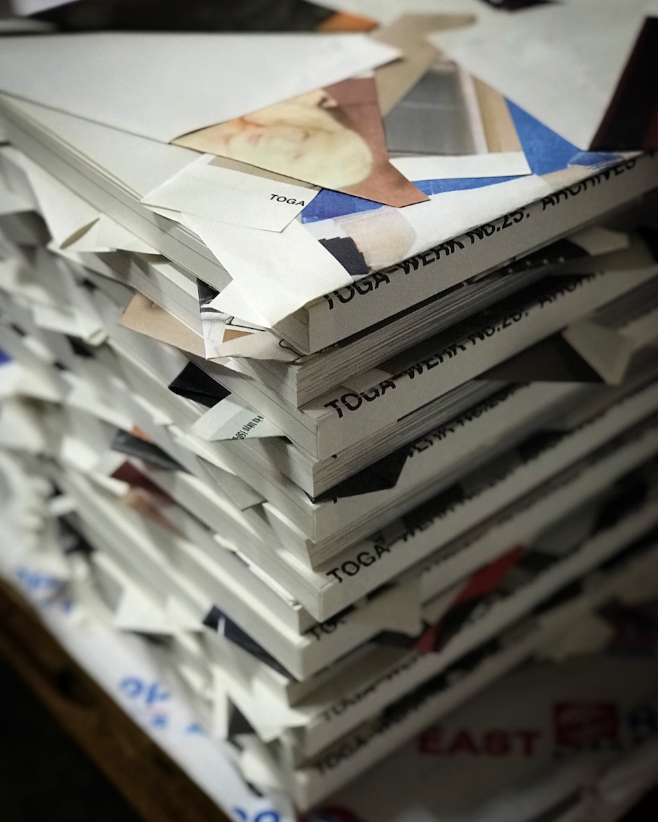 トーガ」と鈴木親、“シンガポールの宝”テセウス・チャンによる一冊一冊