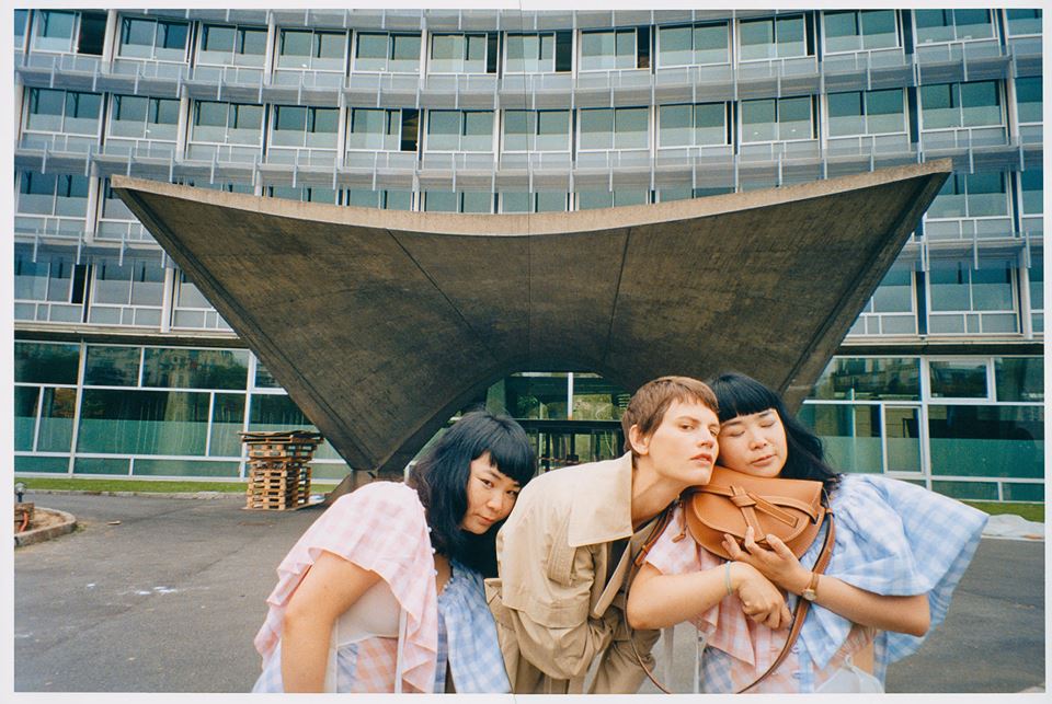 ロエベ」がルックブックの写真家に日本人アーティストを起用 - WWDJAPAN