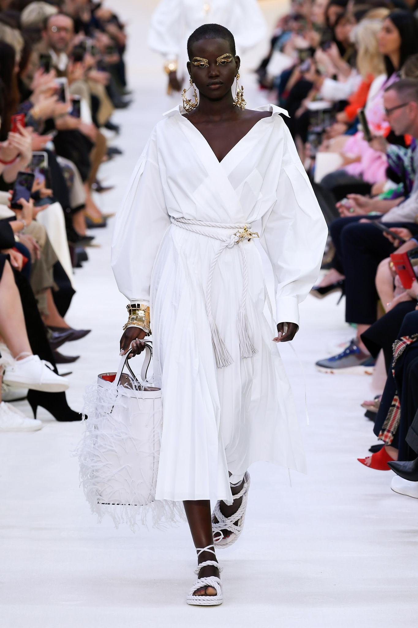 ルック】「ヴァレンティノ」2020年春夏パリ・コレクション - WWDJAPAN