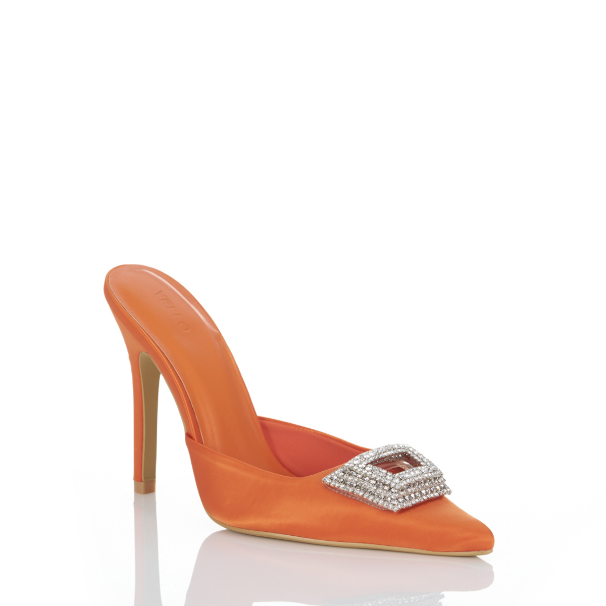 セクシーで疲れない”ハイヒール 星あやが提案する「イエロ」 - WWDJAPAN