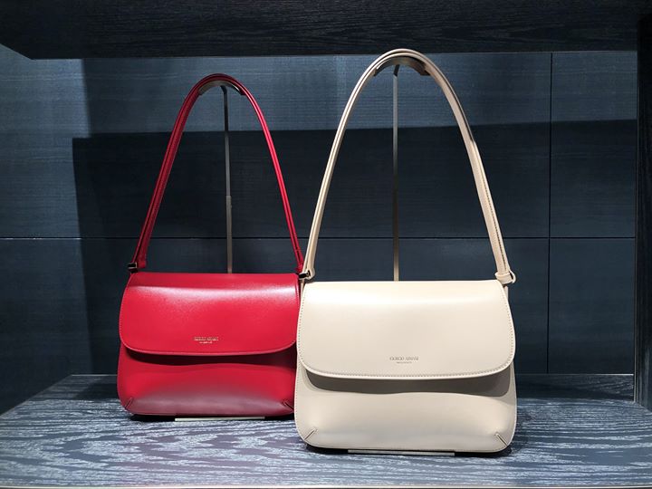 冨永愛も登壇 実用性に富んだ「ジョルジオ アルマーニ」の新作バッグが