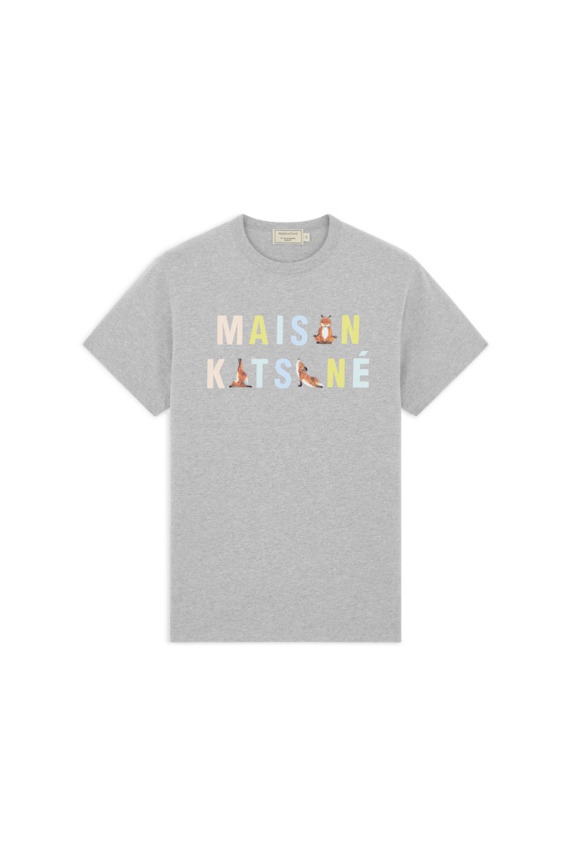 メゾン キツネ」がカプセルコレクションを発売 ヨガポーズを取る