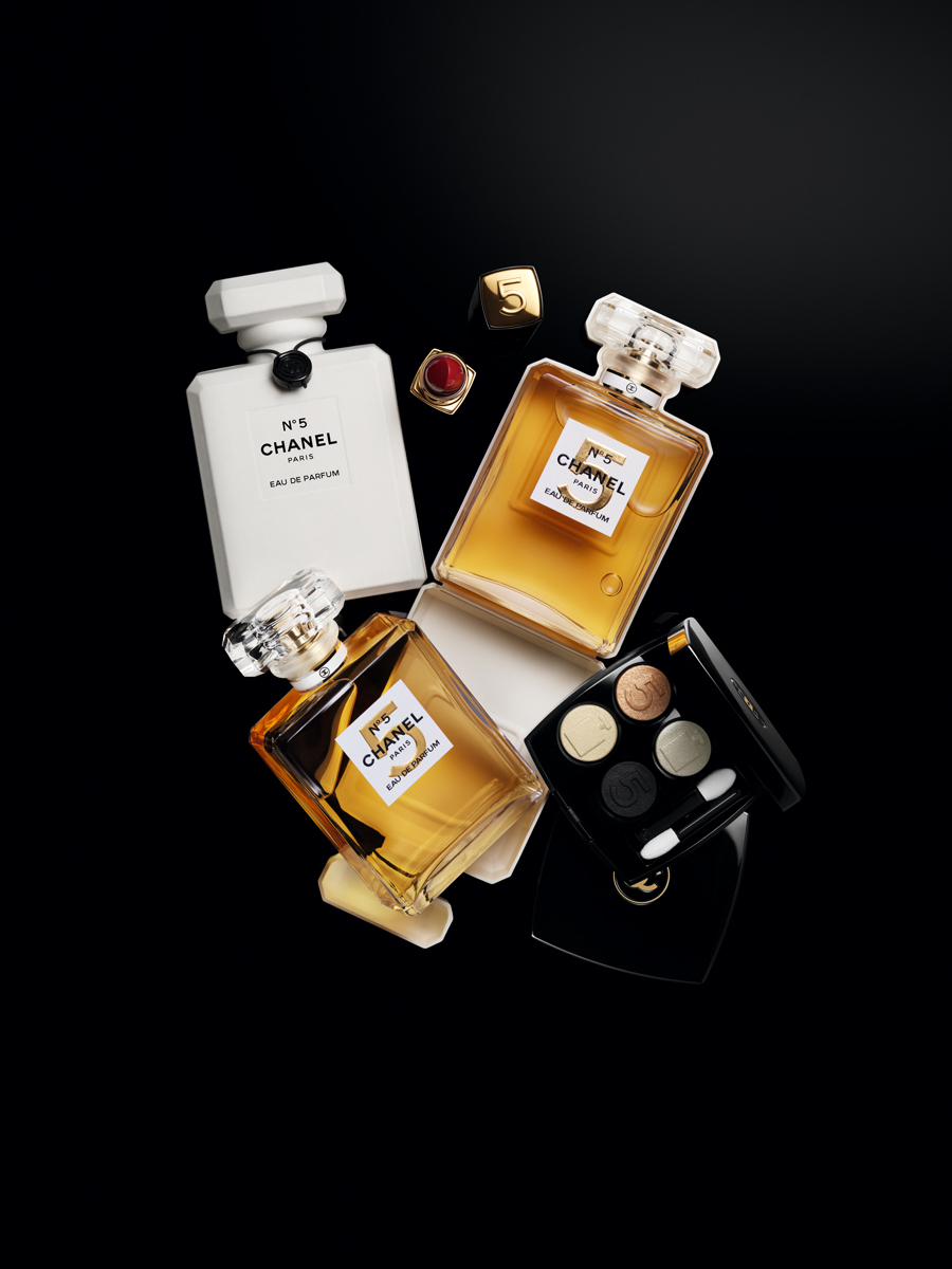 シャネル」のホリデーは“No5”の100周年を祝う特別コレクション
