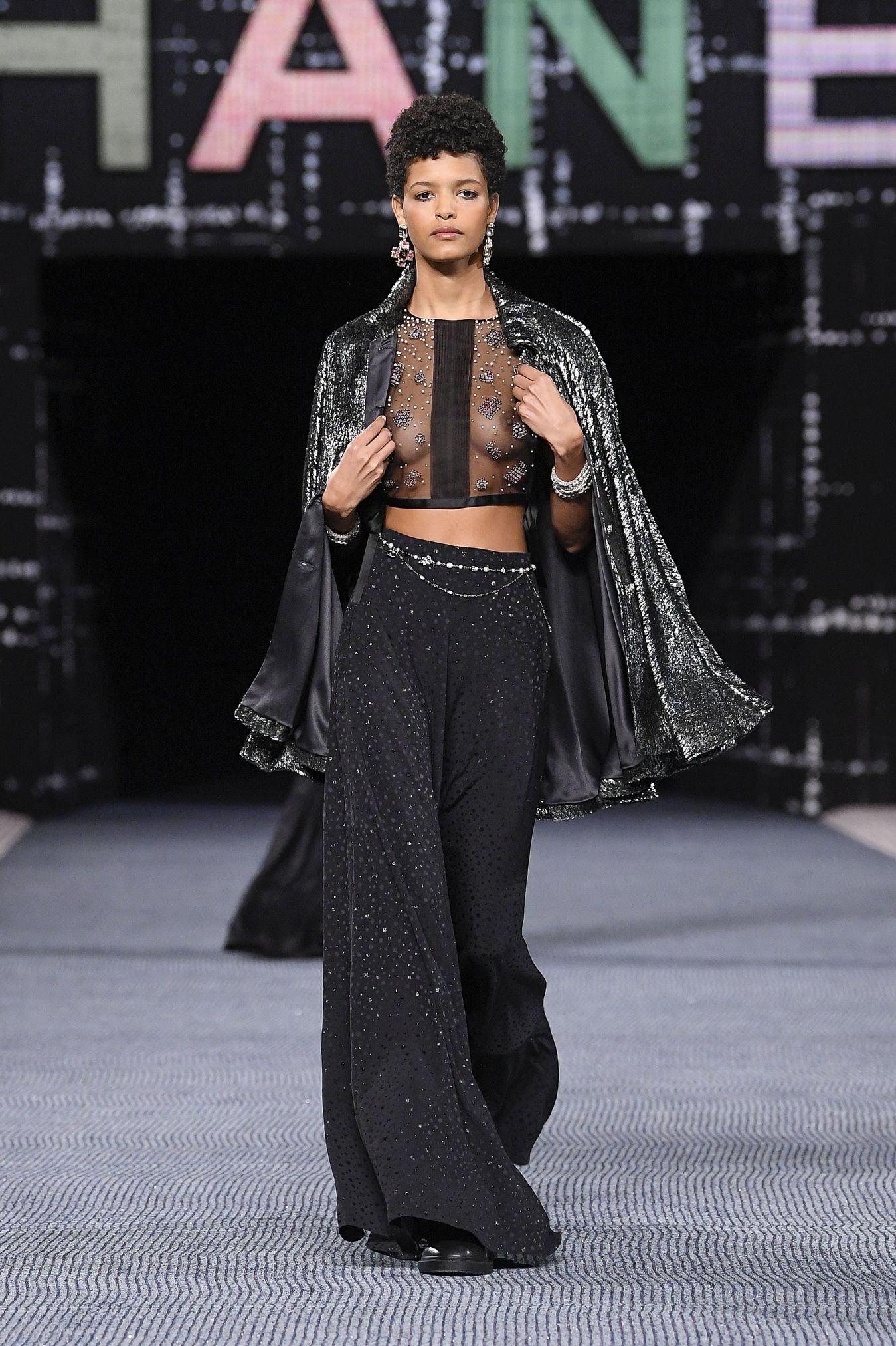 ルック】「シャネル」2022-23年秋冬コレクション - WWDJAPAN