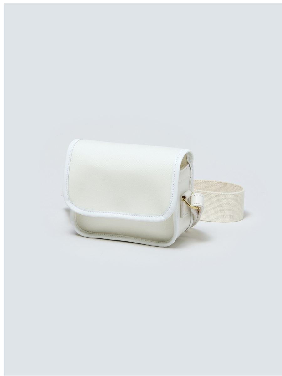 オーラリー」と「ブレディ」が初コラボ “自立する”ショルダーバッグを