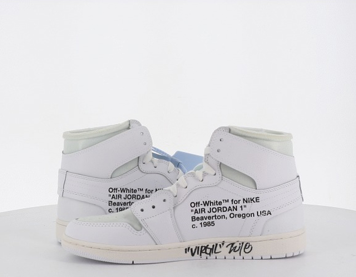 ナイキ」×「オフ-ホワイト」などのスニーカーが競売に ヴァージルの