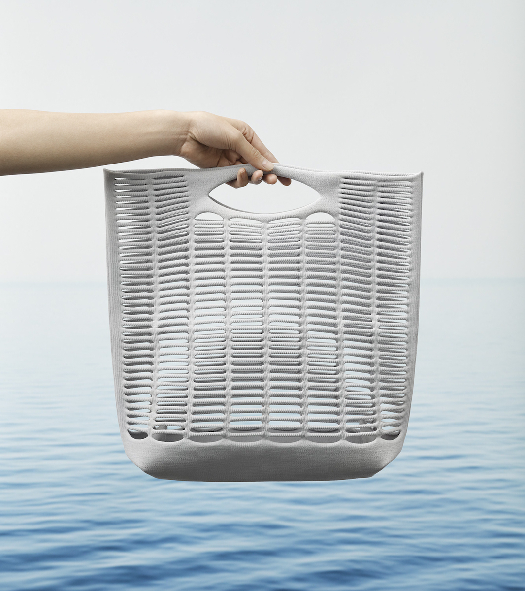 グッド グッズ イッセイ ミヤケ」の人気バッグ“モッコ”のイベント開催