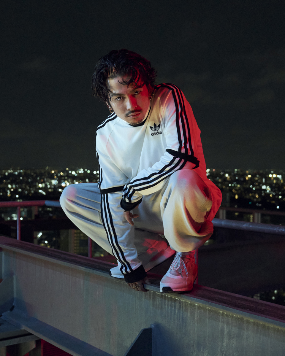 アディダス オリジナルス」が常田大希を起用した新キャンペーンを