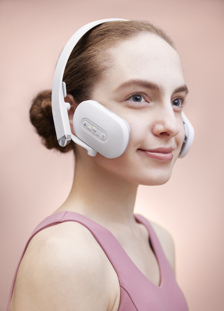 シックスパッド」から初のフェイス用製品が登場 表情筋を鍛え“老け顔