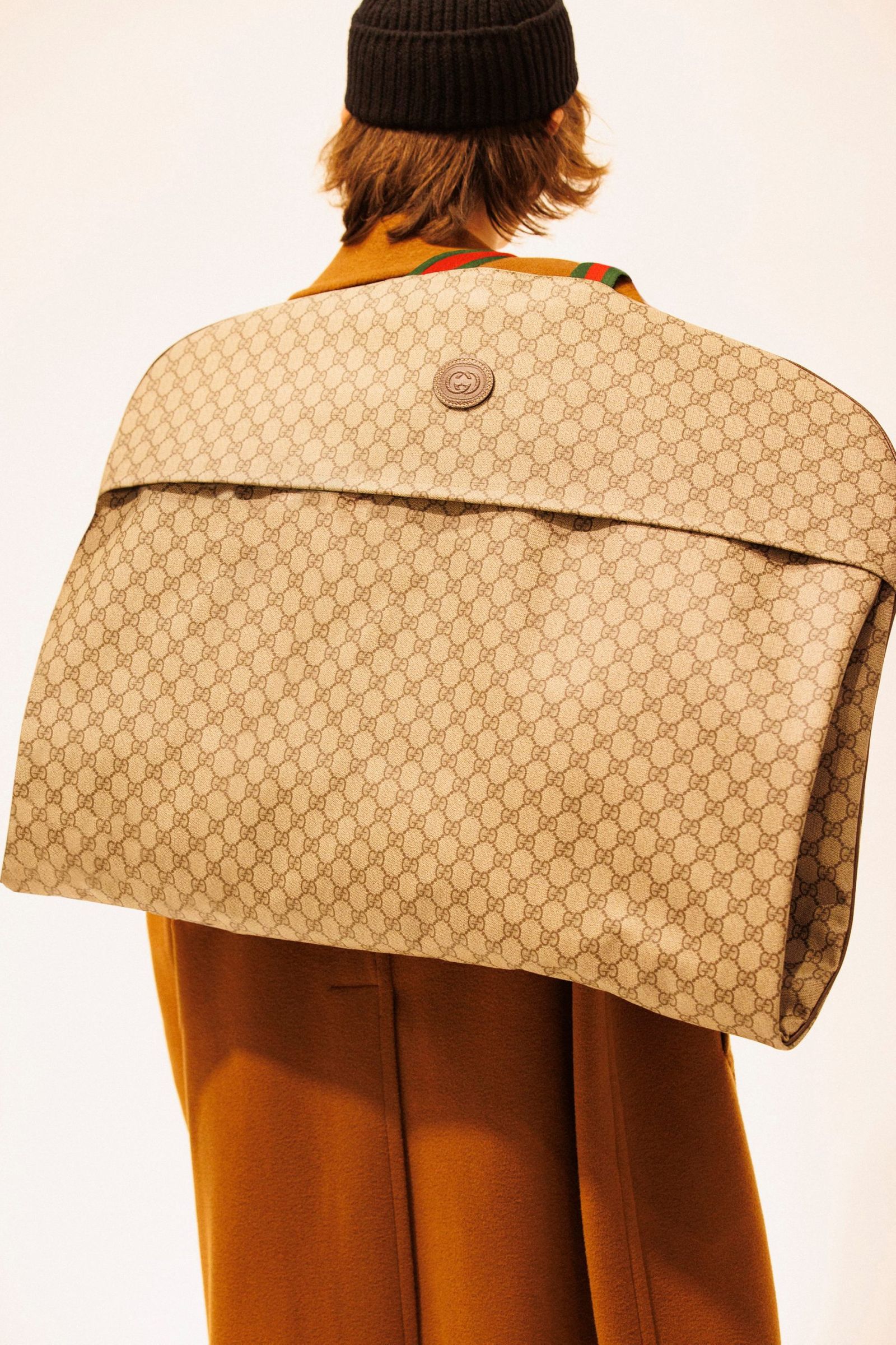 グッチ」新章の幕開け ミケーレ退任後初のショーは大胆な路線変更