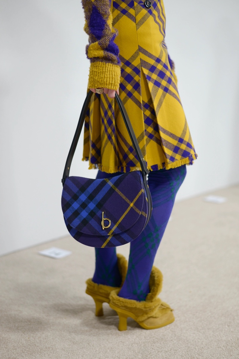 新生「バーバリー」の湯たんぽに注目 - WWDJAPAN