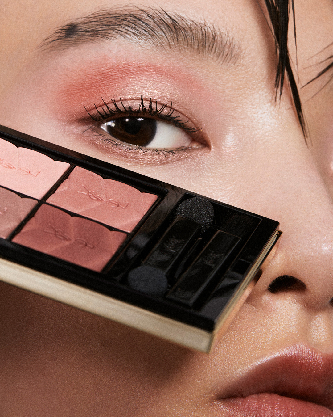 YSL」の“宝石アイシャドウパレット”に新色のピーチカラーが登場 - WWDJAPAN