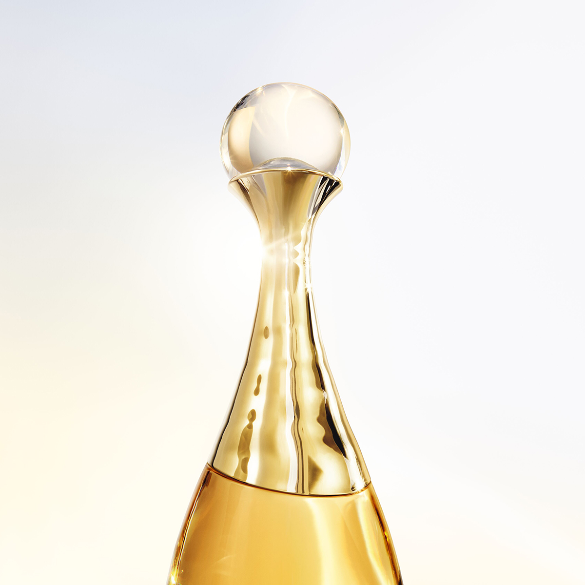 冨永愛が語る「ディオール」“ジャドール ロー”の魅力 名香をカリスマ調