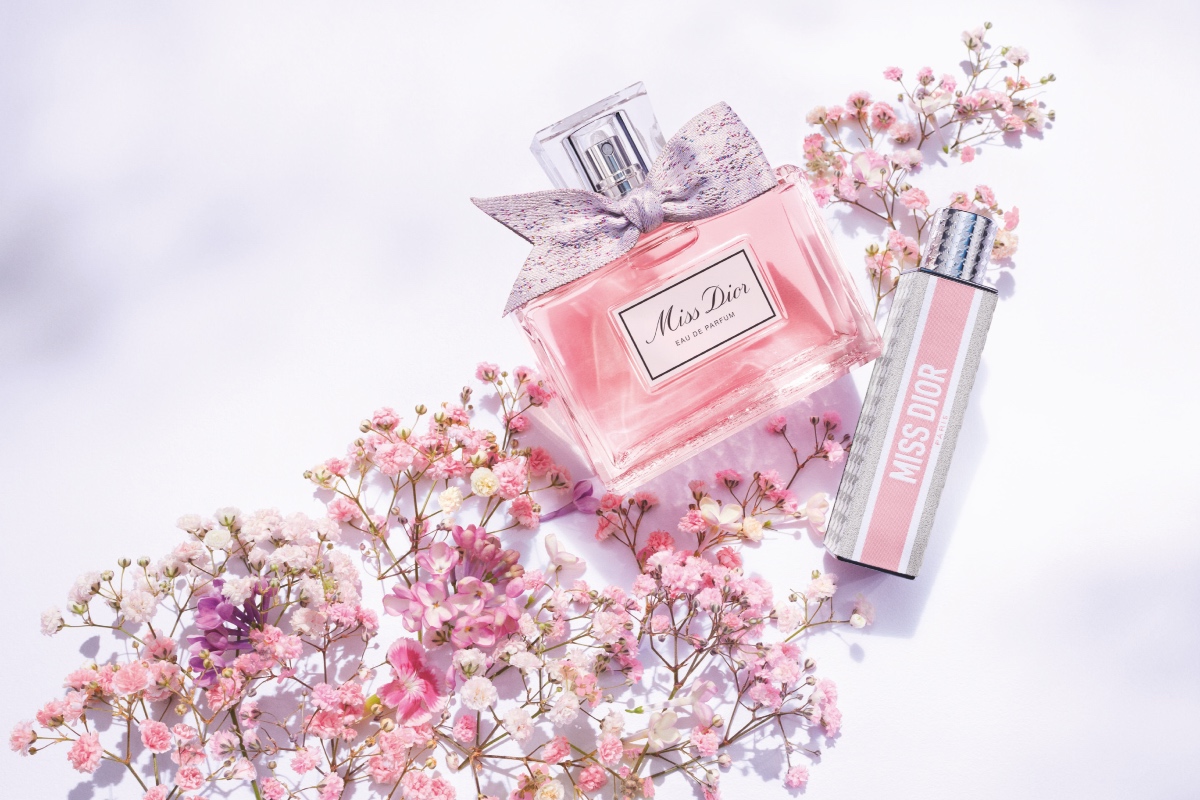 名香“ミス ディオール”からスティック状練り香水“ミニ ミス”発売 千鳥