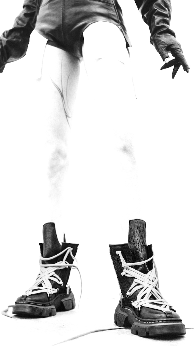 ドクターマーチン」×「リック・オウエンス」の新作が2月8日に発売