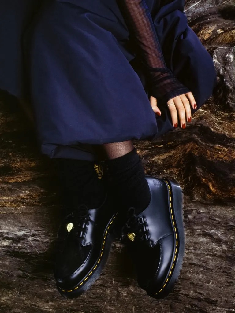 ドクターマーチン」×「ガールズ ドント クライ」が初コラボ “ラムジー