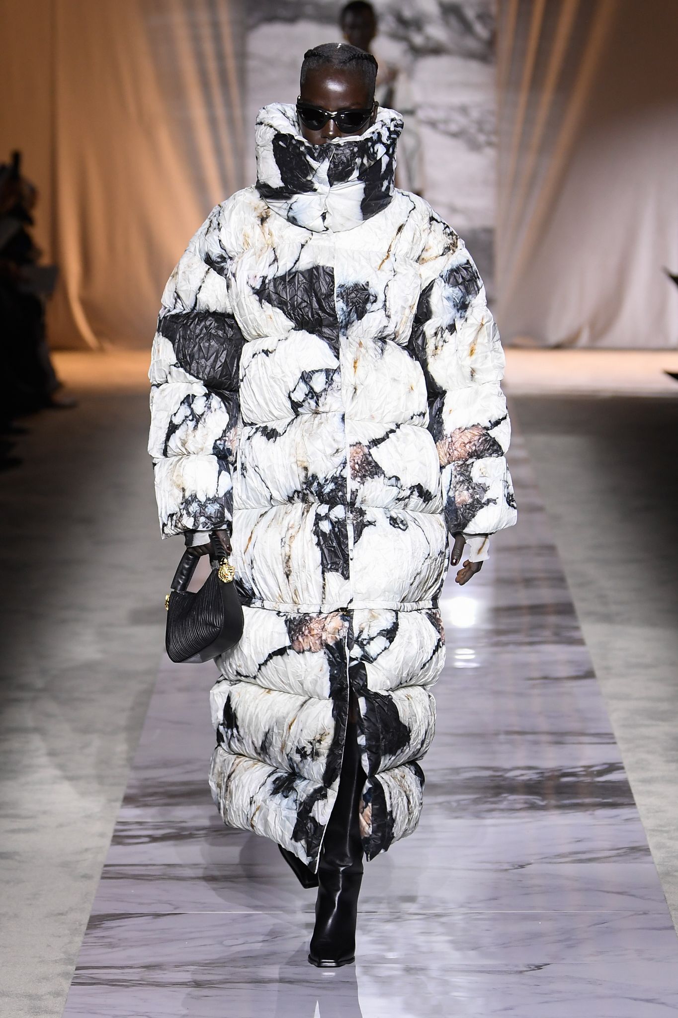 ルック】「ロベルト カヴァリ」2024-25年秋冬コレクション - WWDJAPAN