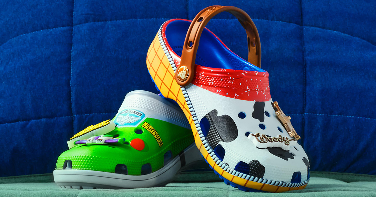 クロックス」×映画「トイ・ストーリー」 ウッディとバズがサンダルに