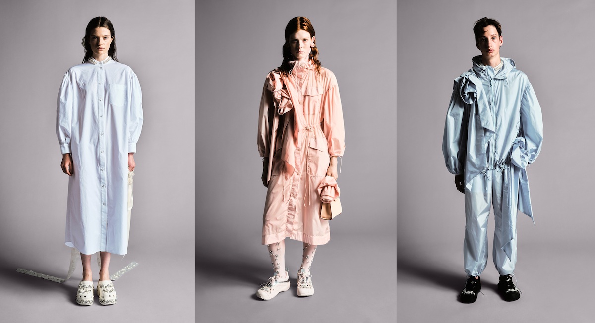 シモーン ロシャ」が「クロックス」とのコラボシューズを4月10日に発売